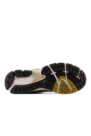 New Balance 1906R Metallic Silver with Metallic Gold